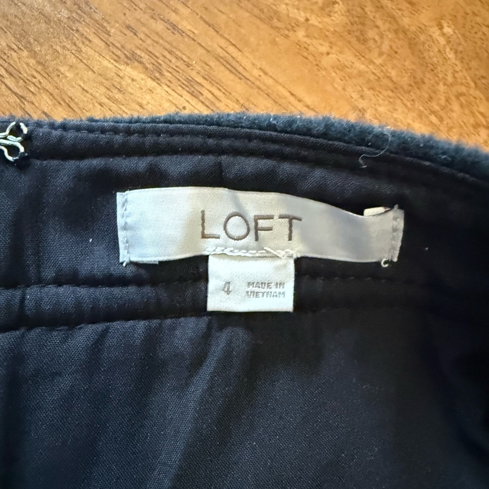 LOFT EUC Wooly Button Pocket Skirt Size 4 black wool skirt - Picture 5 of 6